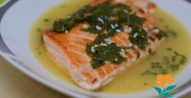 Salmón en salsa de rúcula